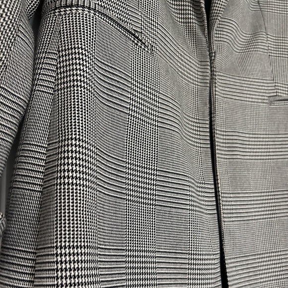 Blazer - Picture 3 of 3